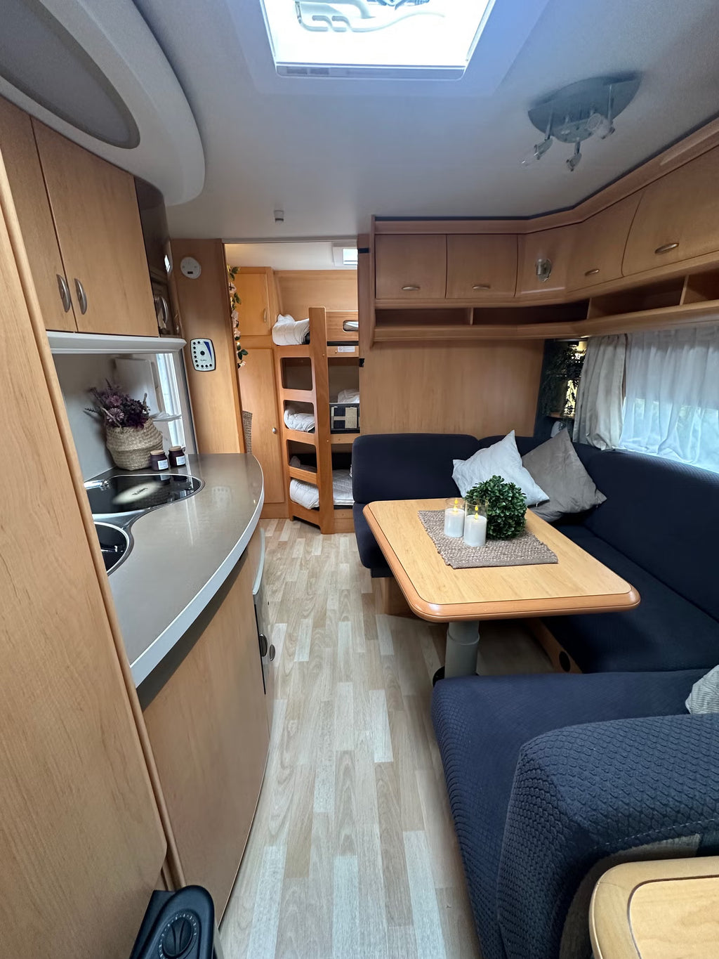 Caravane Hobby 560 KMFE Deluxe – 7 Couchages – Année 2008