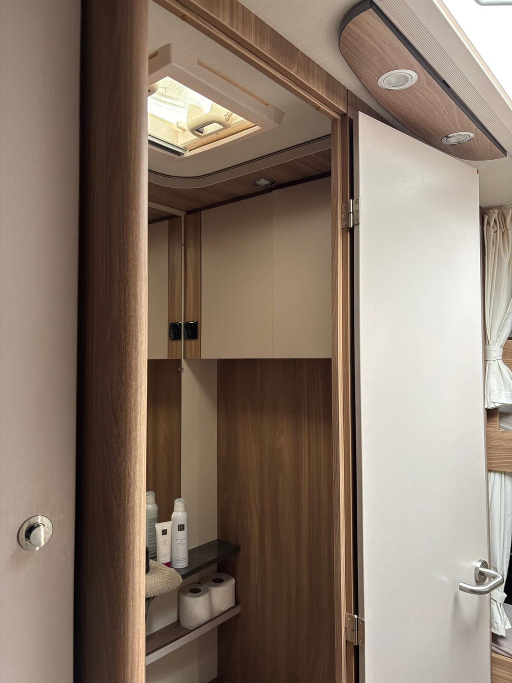 Bürstner Premio Plus – 6 Couchages  –  Année 2018