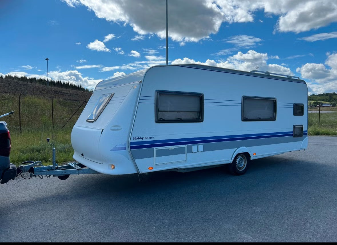 Caravane Hobby 560 KMFE Deluxe – 7 Couchages – Année 2008