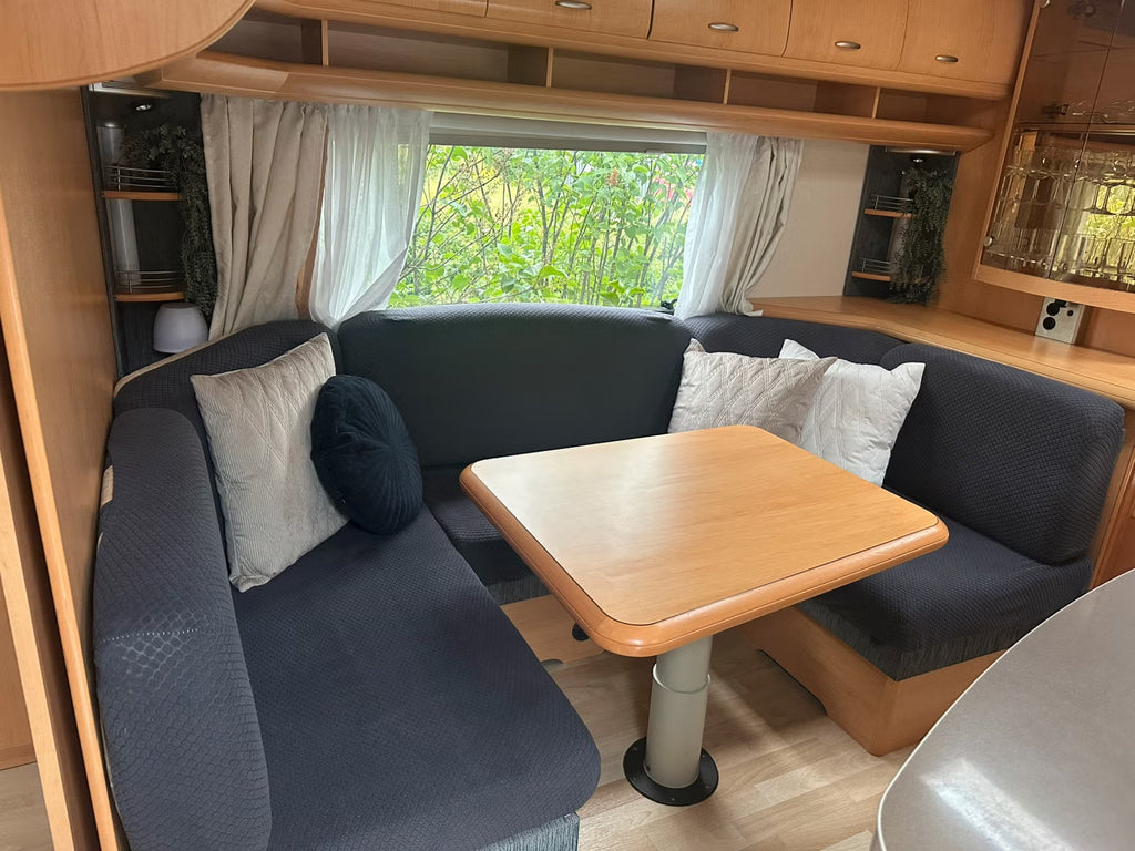 Caravane Hobby 560 KMFE Deluxe – 7 Couchages – Année 2008