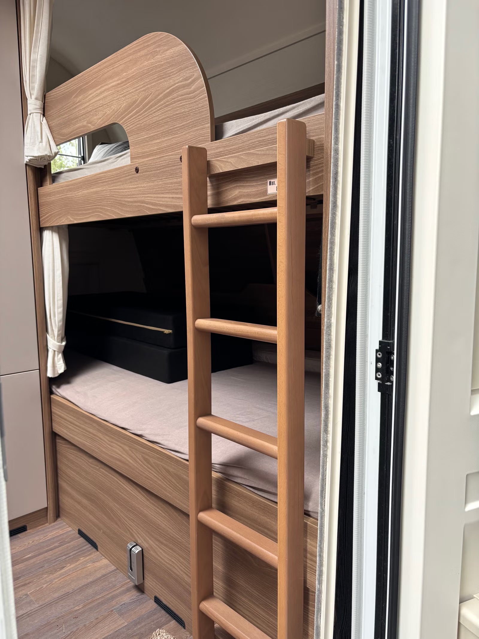 Bürstner Premio Plus – 6 Couchages  –  Année 2018