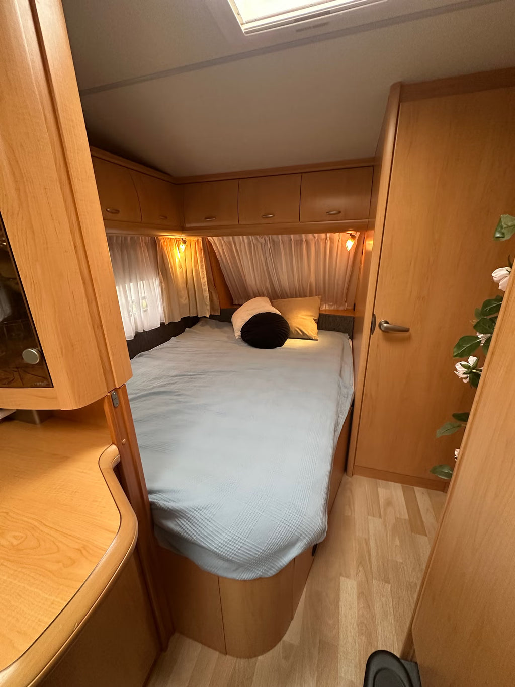 Caravane Hobby 560 KMFE Deluxe – 7 Couchages – Année 2008