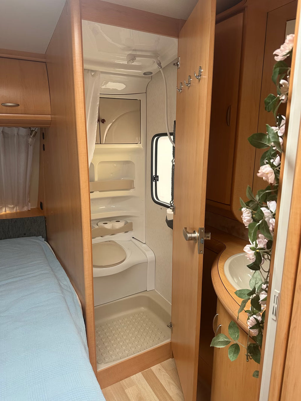 Caravane Hobby 560 KMFE Deluxe – 7 Couchages – Année 2008