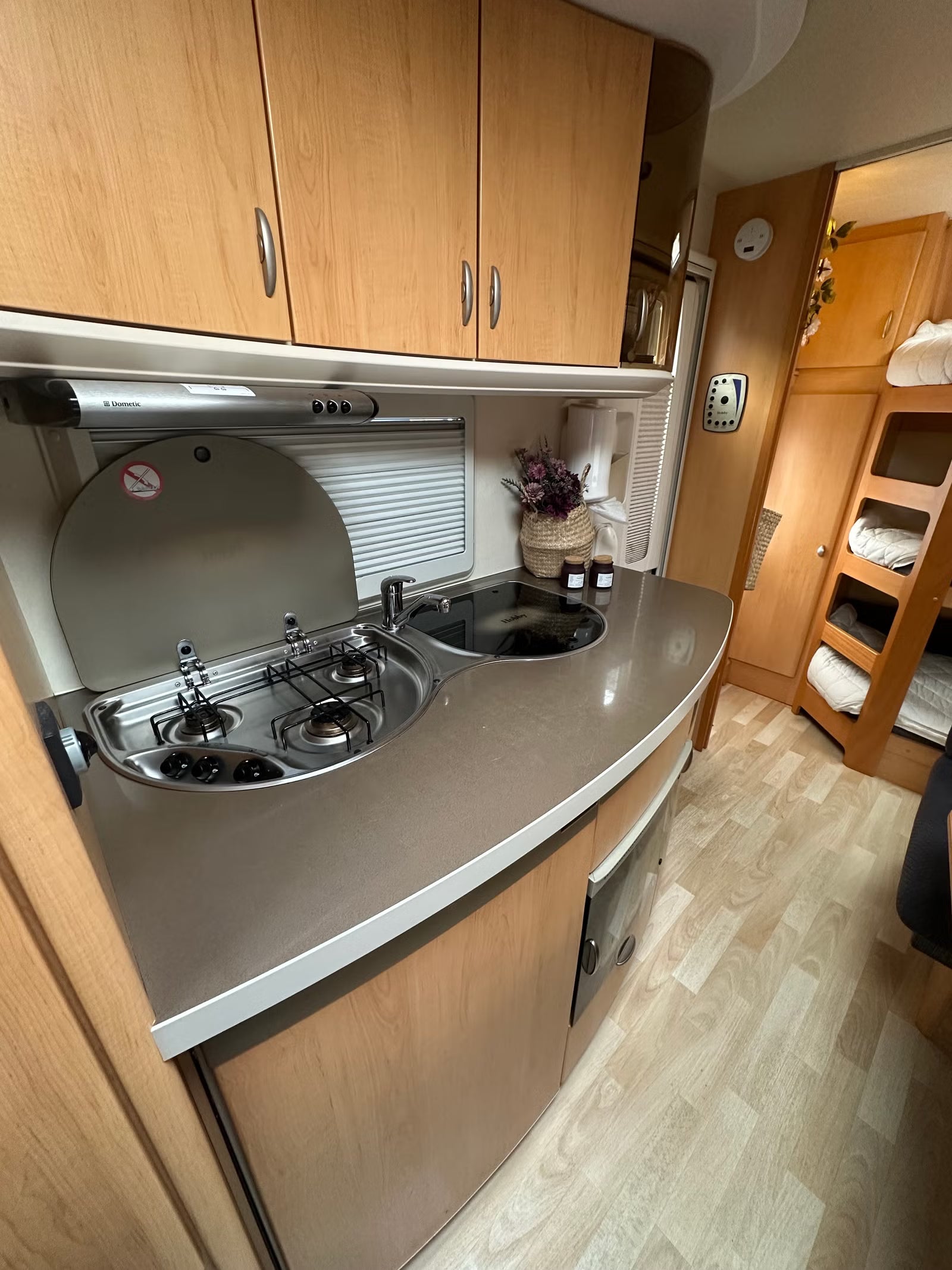 Caravane Hobby 560 KMFE Deluxe – 7 Couchages – Année 2008